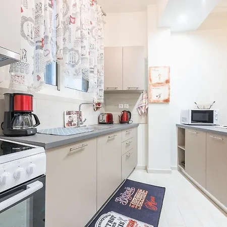 Lovely 2-bedrooms In Exarcheia Apartment