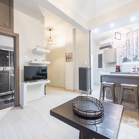 Lovely 2-bedrooms In Exarcheia